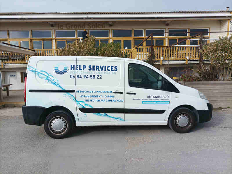 GRUISSAN Camion débouchage canalisation HELP SERVICES aux chalets de Gruissan près du Grand Soleil
