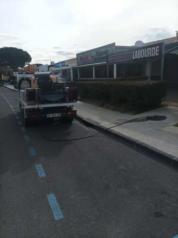 GRUISSAN hydrocurage egout gruissan boucherie labourde camion hydrocureur debouchage canalisation bouche