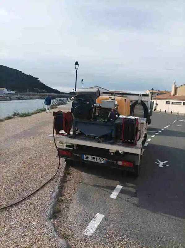 GRUISSAN hydrocurage canalisation gruissan vieux village chenal camion hydrocureur debouchage