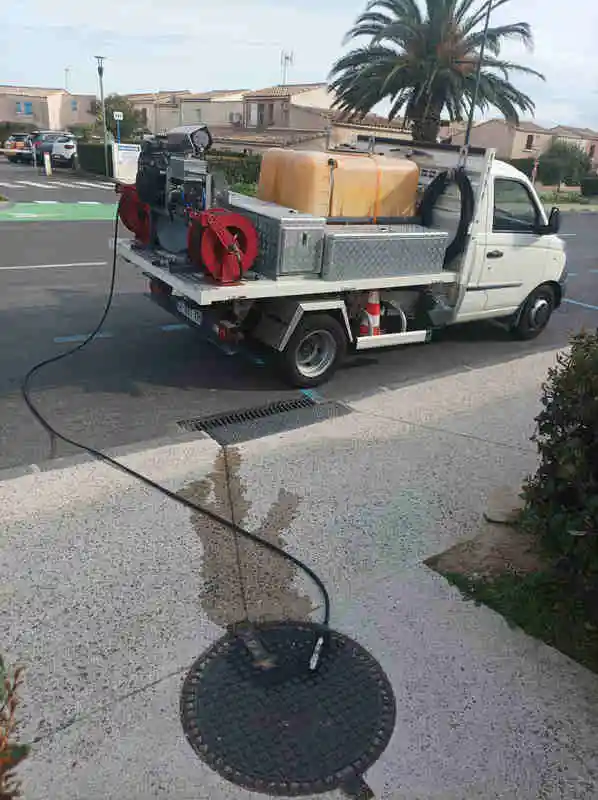 GRUISSAN hydrocurage egout gruissan boulevard pech maynaud camion hydrocureur debouchage canalisation bouche